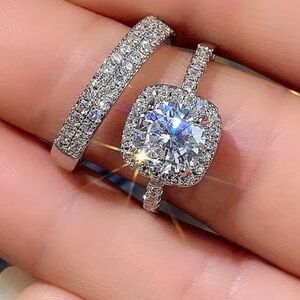 New 2 pc stunning women's ring set